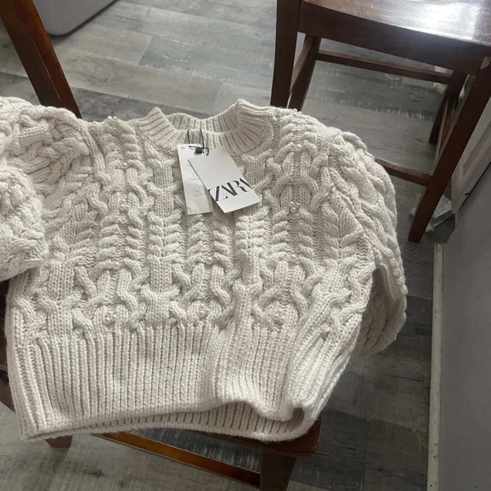 Zara White Crew Neck Cable Knit Sweater